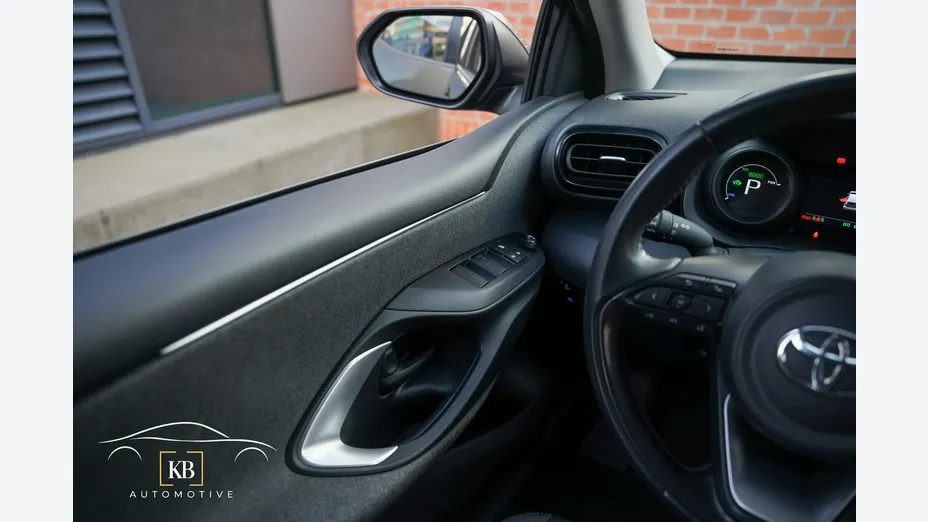 TOYOTA Yaris -