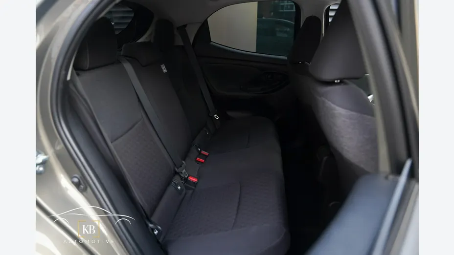 TOYOTA Yaris -