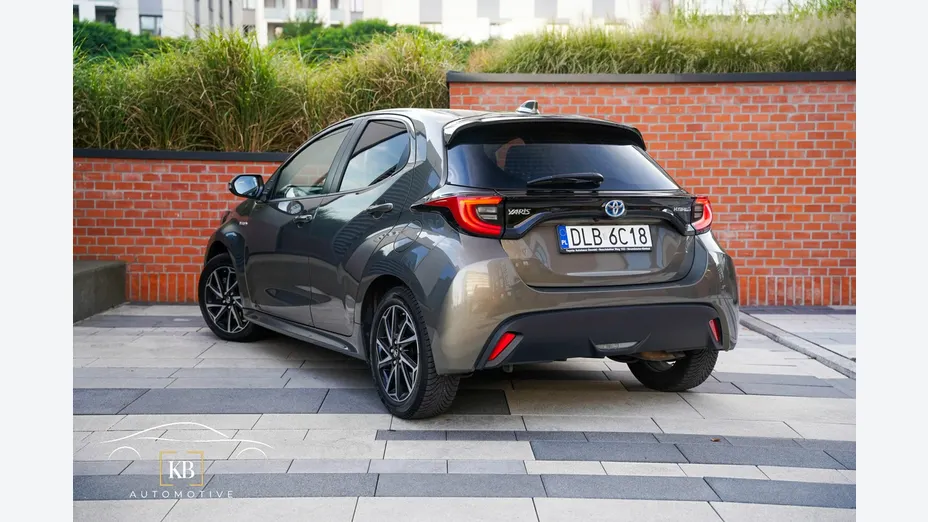 TOYOTA Yaris -