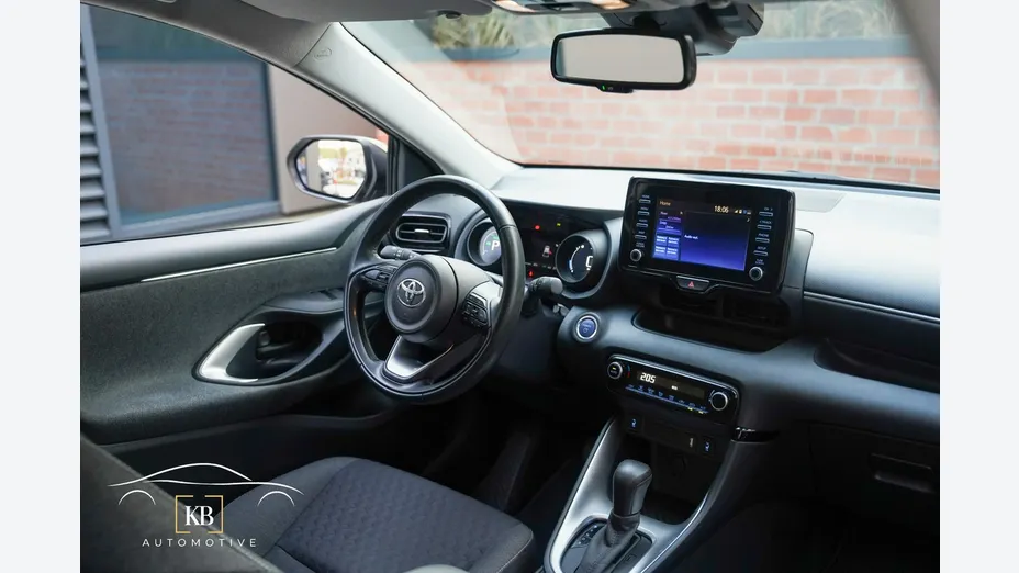 TOYOTA Yaris -
