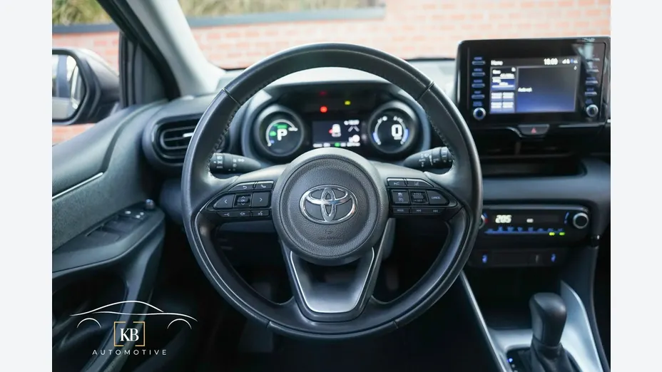 TOYOTA Yaris -