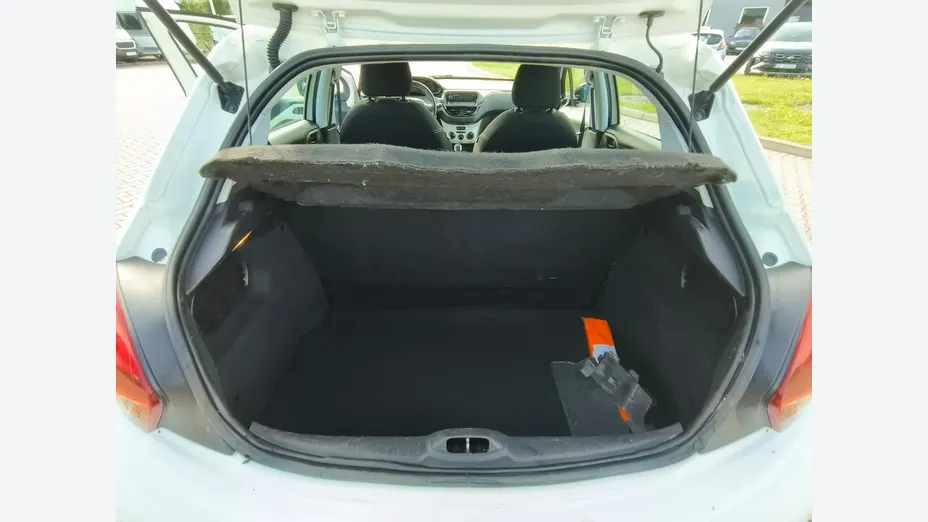 PEUGEOT 208 -