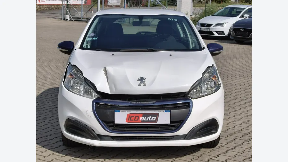 PEUGEOT 208 -