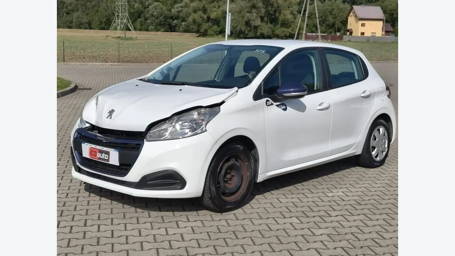 PEUGEOT 208 -