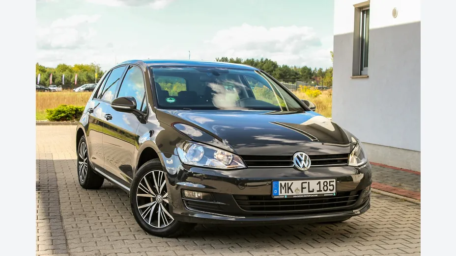VOLKSWAGEN Golf -