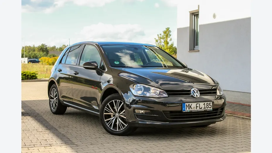 VOLKSWAGEN Golf -