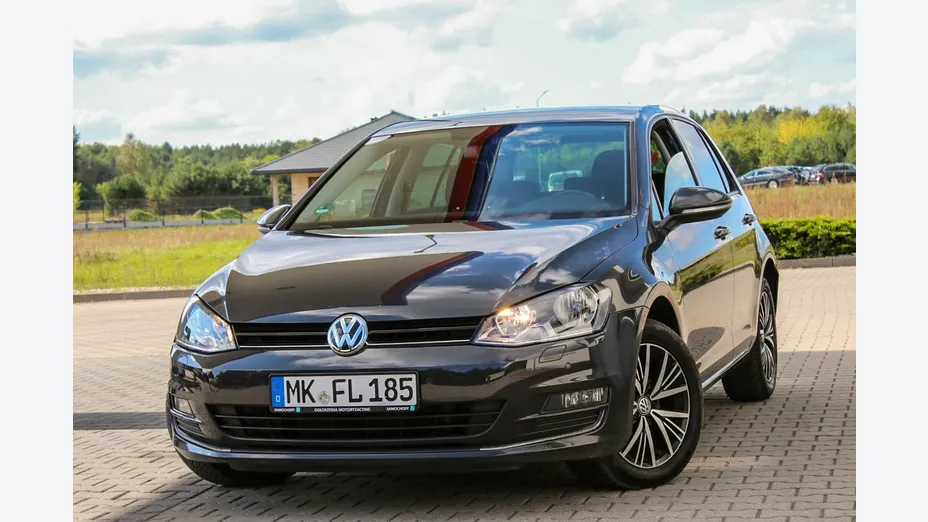 VOLKSWAGEN Golf -