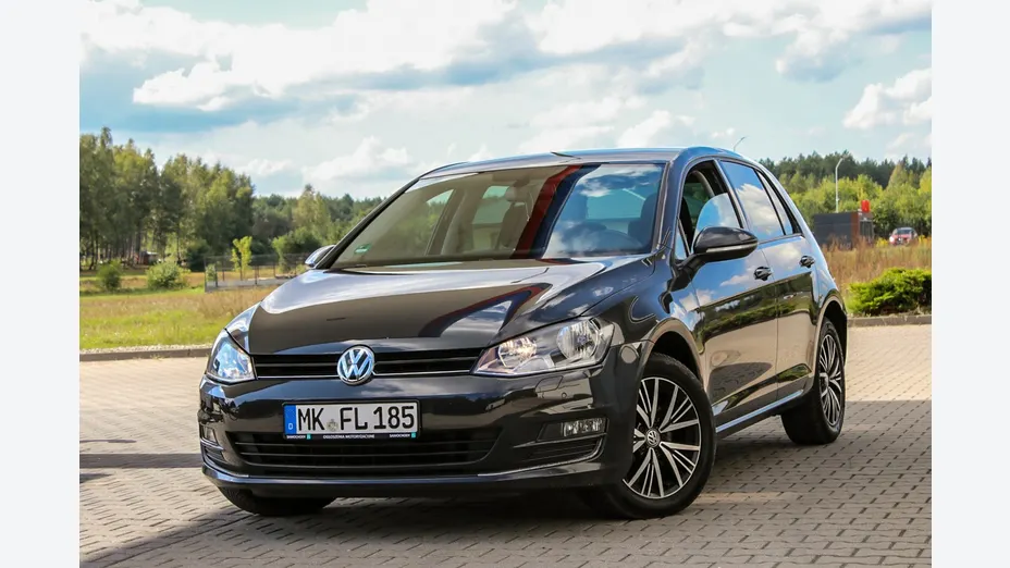 VOLKSWAGEN Golf -