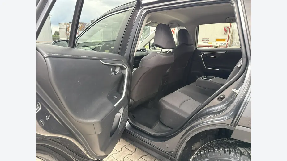 TOYOTA RAV4 -