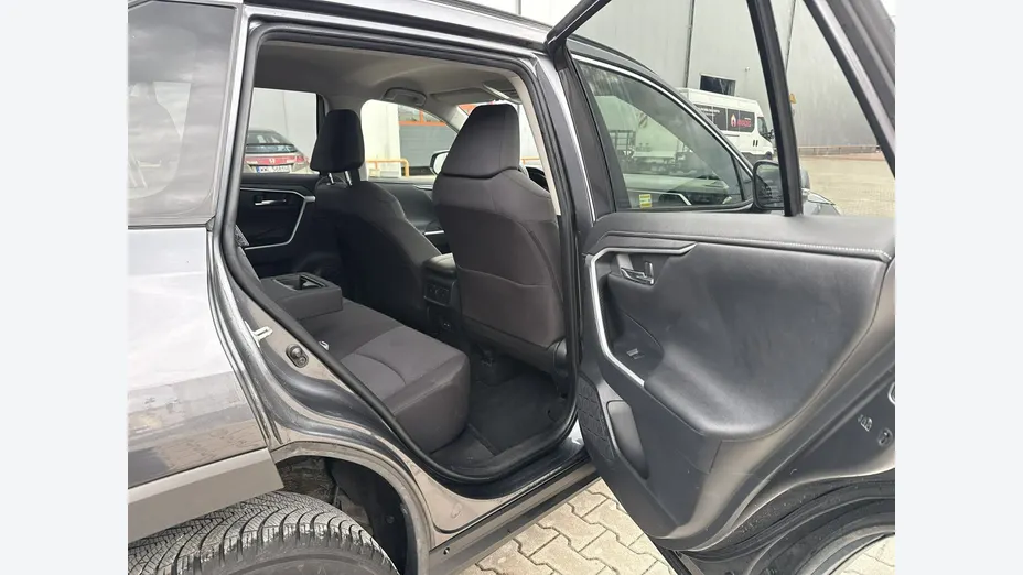 TOYOTA RAV4 -