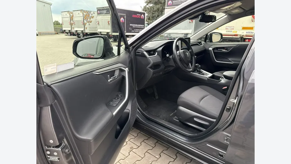 TOYOTA RAV4 -