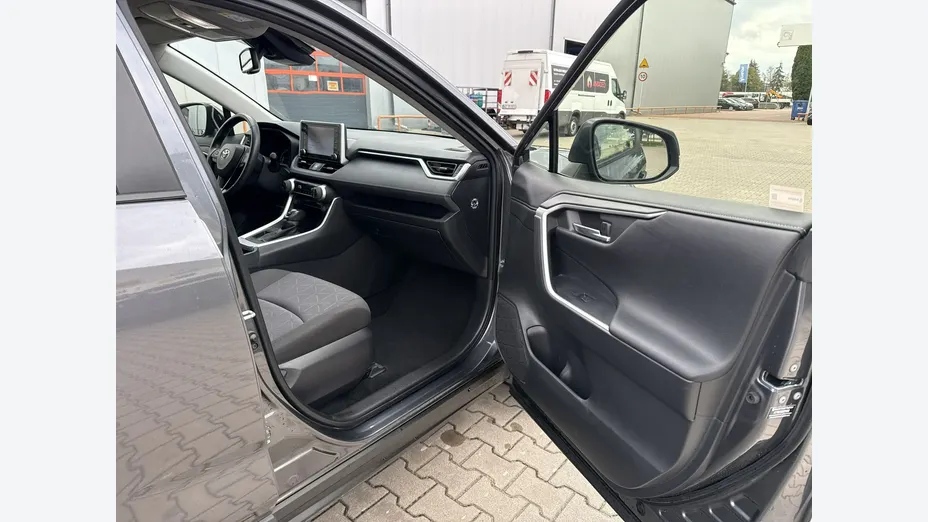 TOYOTA RAV4 -