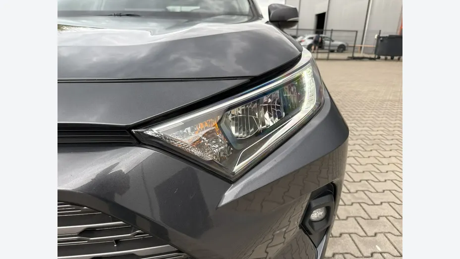 TOYOTA RAV4 -