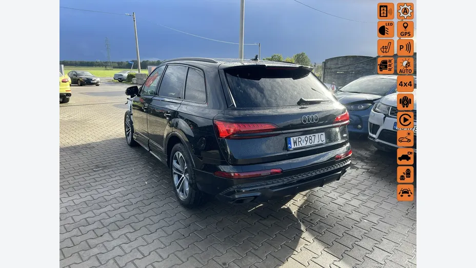 AUDI Q7 -