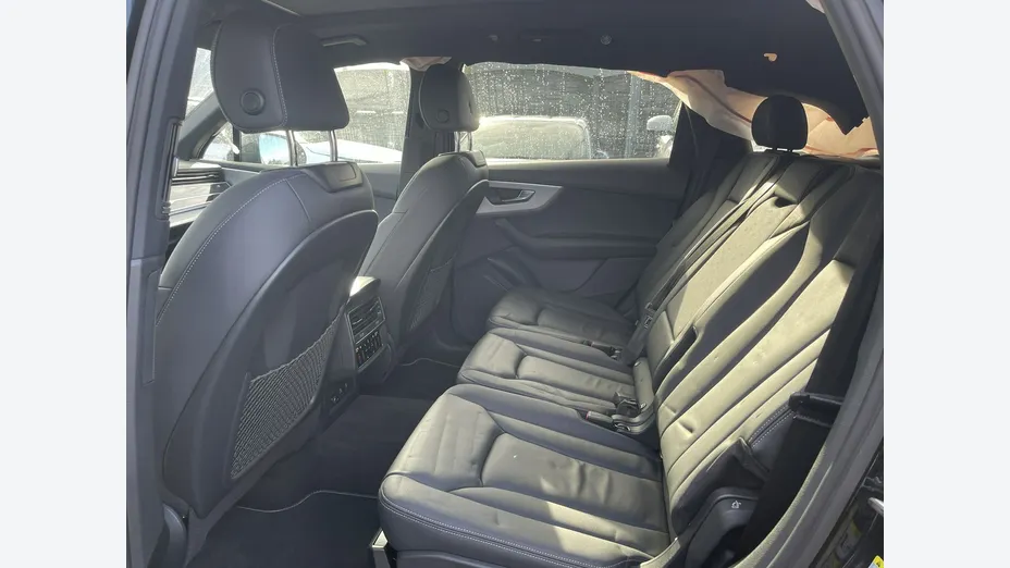 AUDI Q7 -