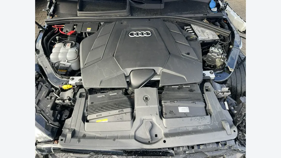 AUDI Q7 -