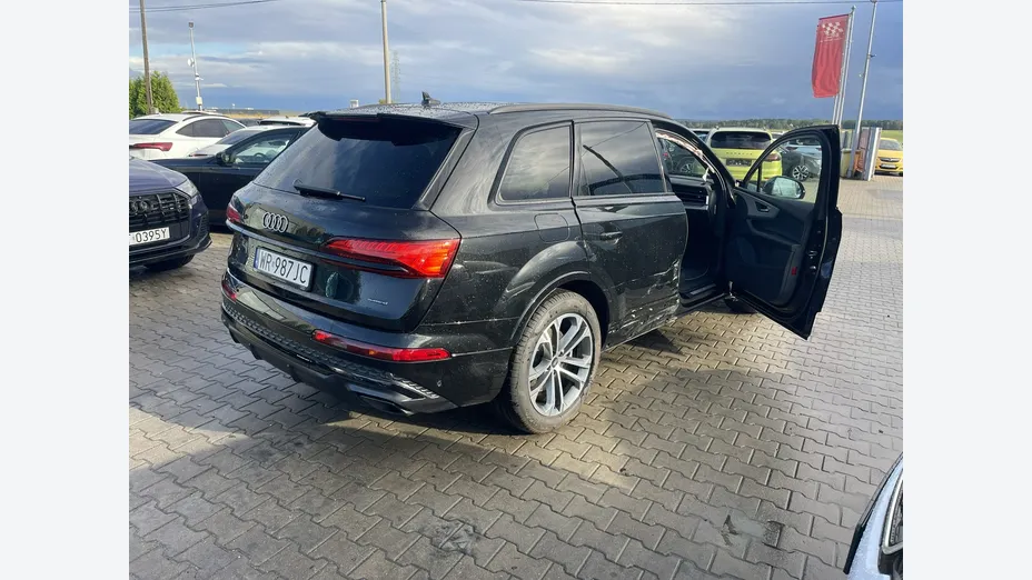 AUDI Q7 -