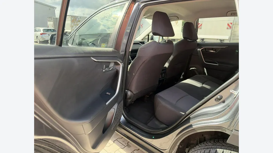 TOYOTA RAV4 -