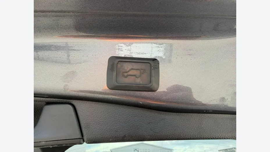 TOYOTA RAV4 -
