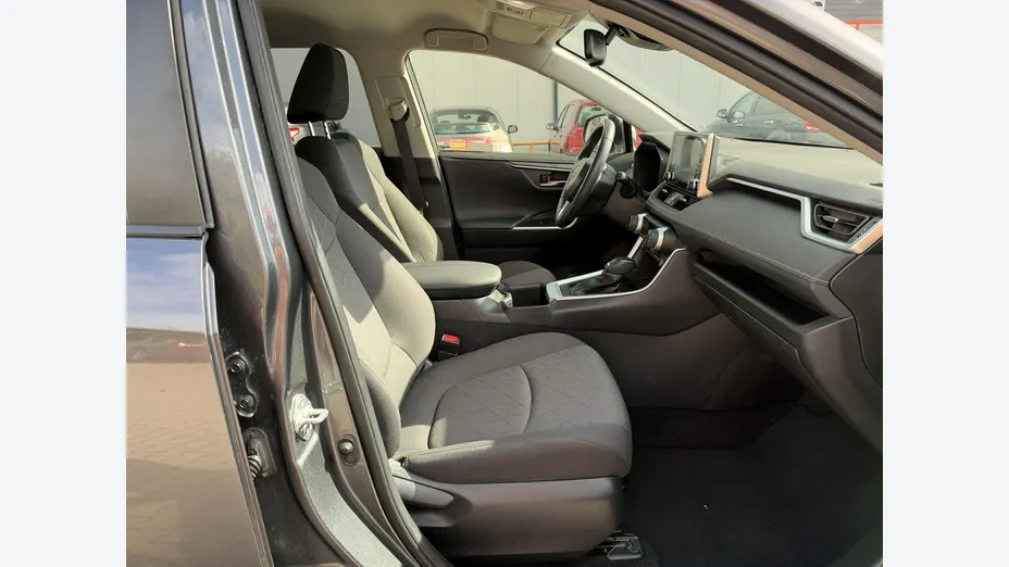 TOYOTA RAV4 -