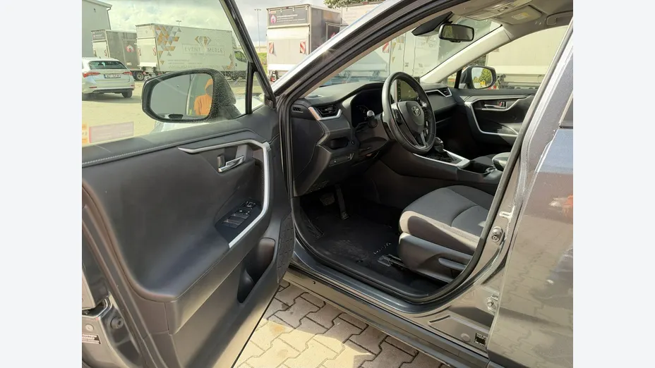 TOYOTA RAV4 -