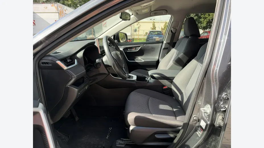 TOYOTA RAV4 -