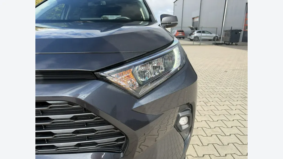 TOYOTA RAV4 -
