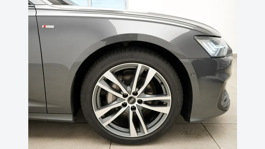 AUDI A6 -