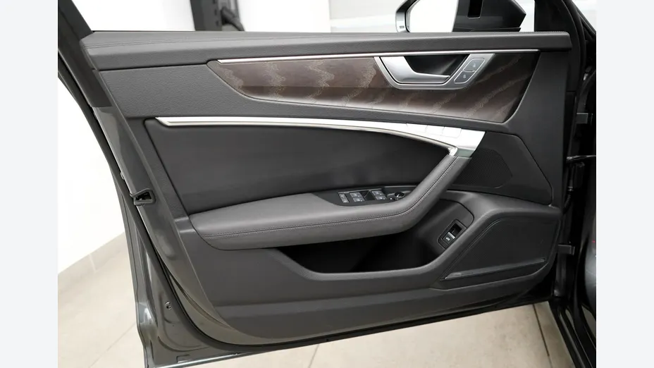 AUDI A6 -