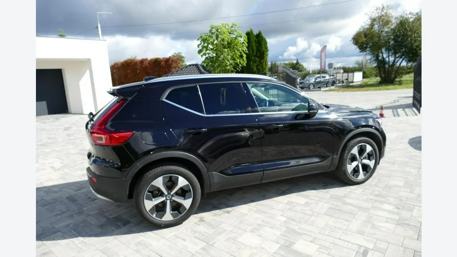 VOLVO XC40 -