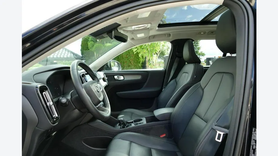 VOLVO XC40 -