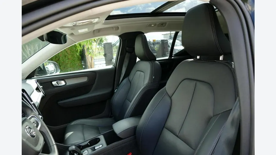 VOLVO XC40 -