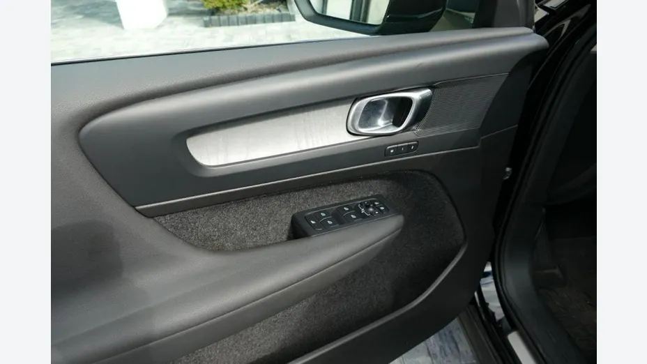 VOLVO XC40 -