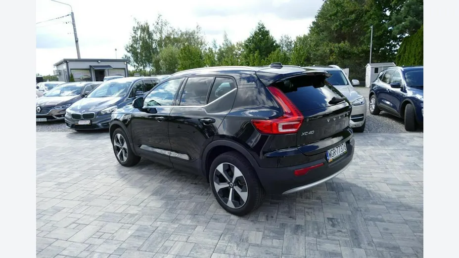 VOLVO XC40 -