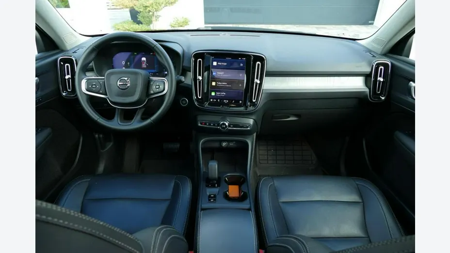 VOLVO XC40 -