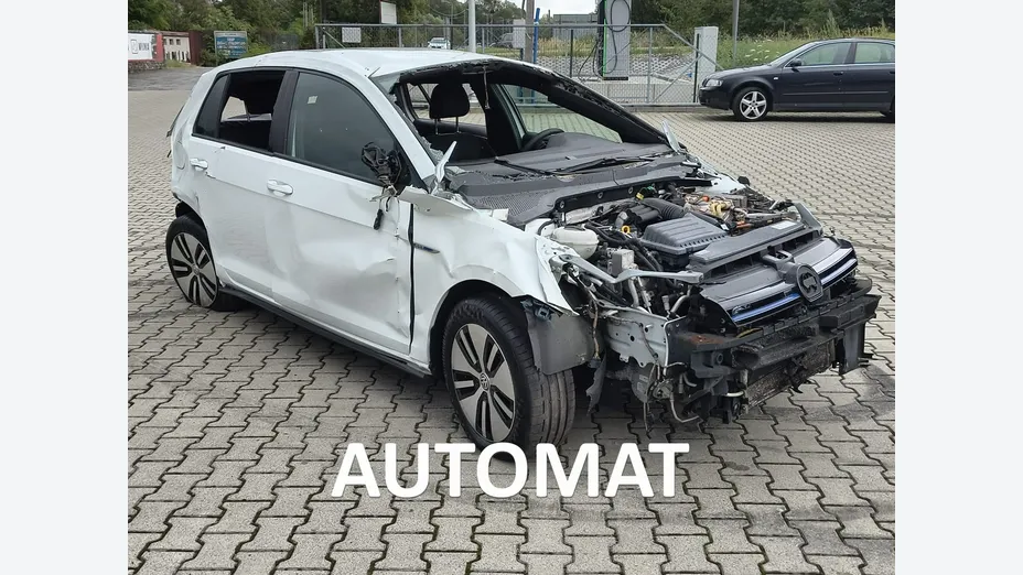 VOLKSWAGEN Golf -
