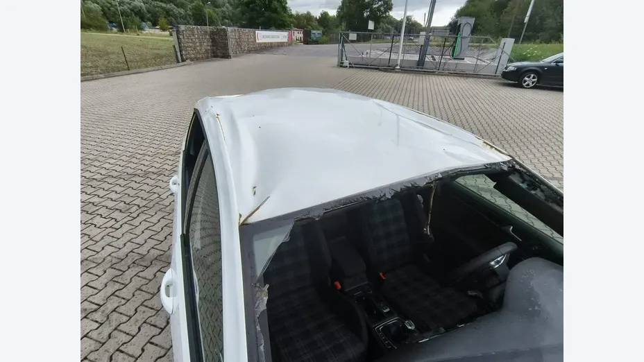 VOLKSWAGEN Golf -