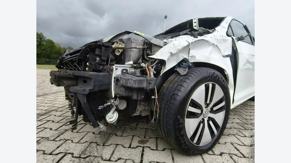 VOLKSWAGEN Golf -