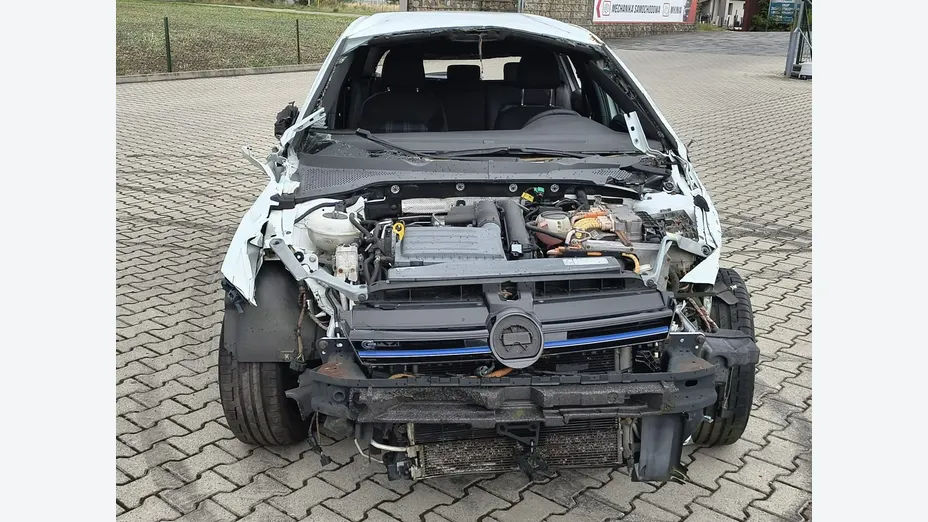VOLKSWAGEN Golf -
