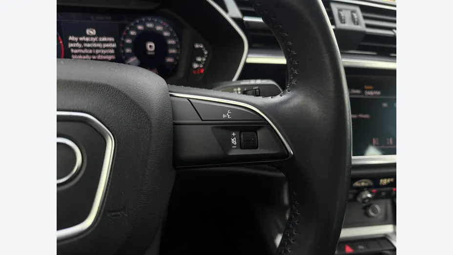 AUDI Q3 -