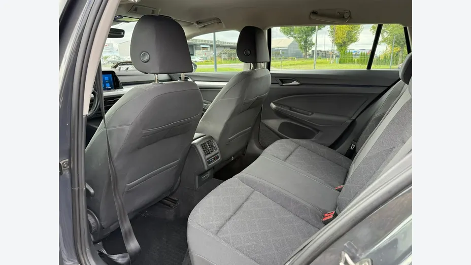 VOLKSWAGEN Golf -