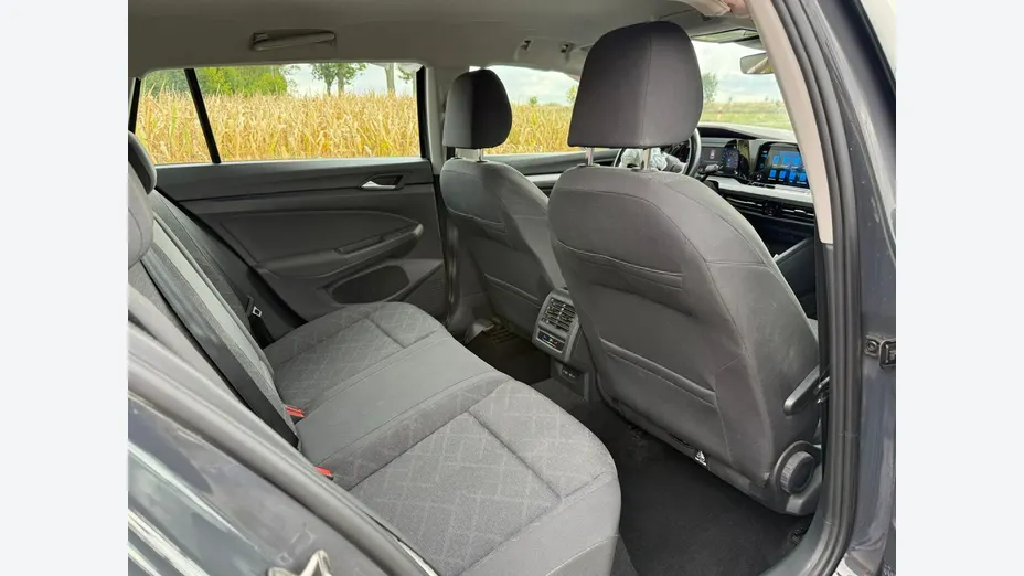 VOLKSWAGEN Golf -