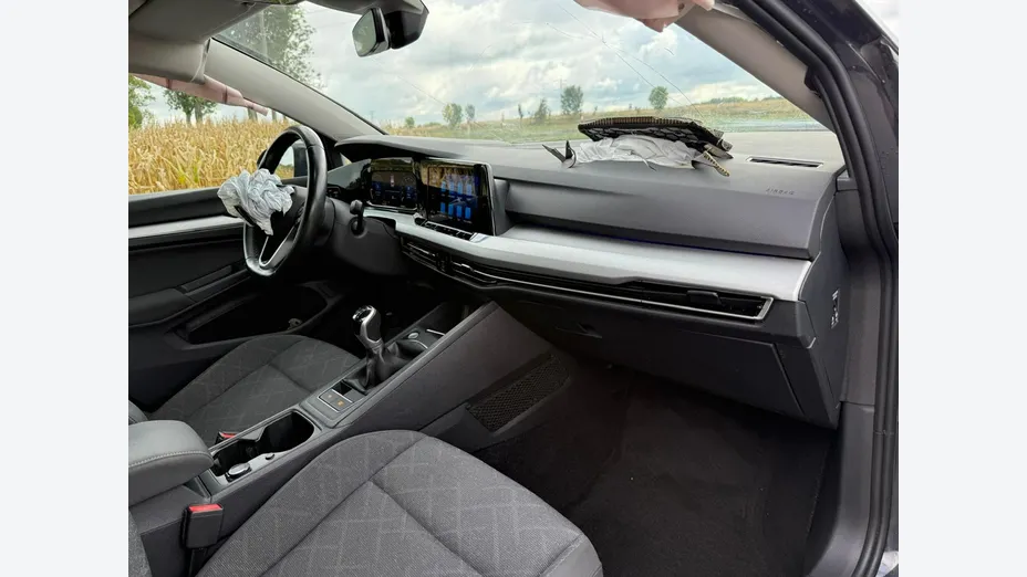 VOLKSWAGEN Golf -