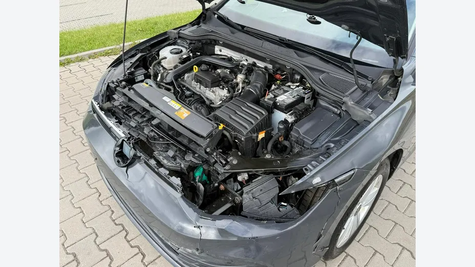 VOLKSWAGEN Golf -