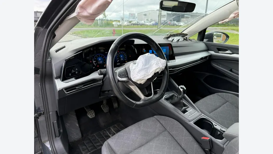 VOLKSWAGEN Golf -
