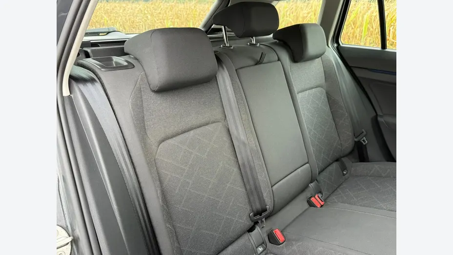 VOLKSWAGEN Golf -