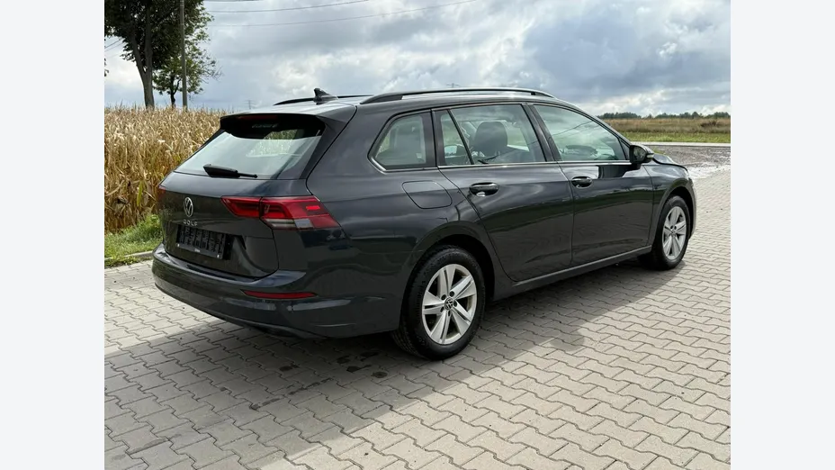 VOLKSWAGEN Golf -