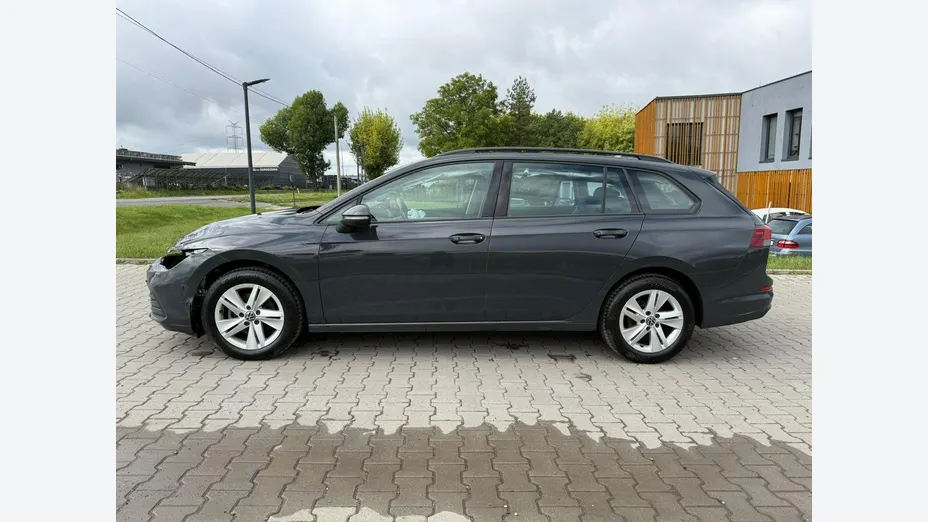 VOLKSWAGEN Golf -