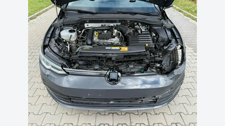 VOLKSWAGEN Golf -