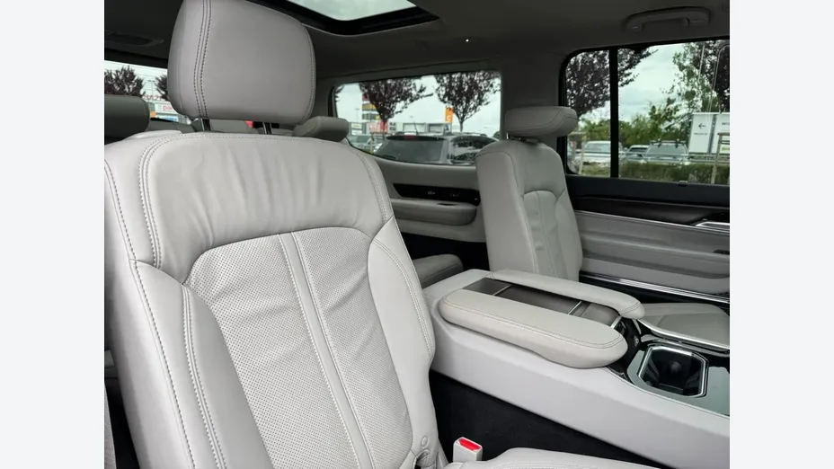 JEEP Grand Wagoneer -